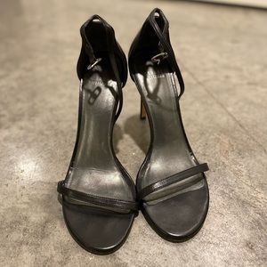 Stuart Weitzman nudist heel